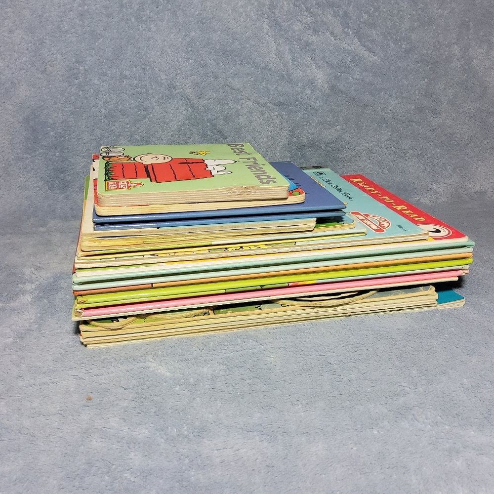 Large Lot of 21 Vintage Peanuts & Snoopy Books - Little Golden Books, ABCs, 123s - Picture 8 of 8